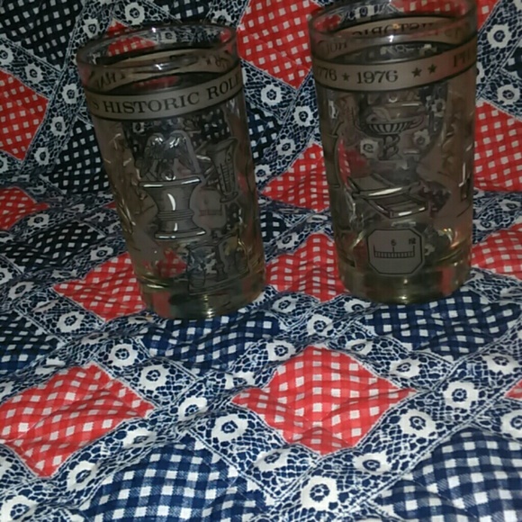2VINTAGE 1776-1976 PHARMACY HISTORIC GLASSES. - Picture 2 of 8